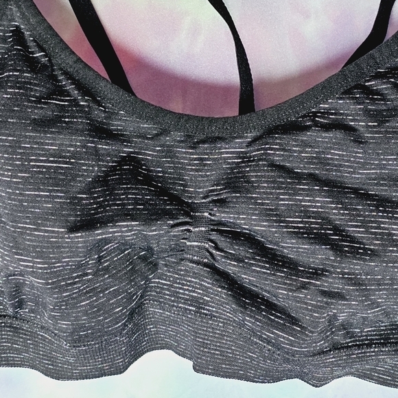 Move by Ardene Black & White Pinstripe Lightweight Strappy Sports Bra Size M-L - Picture 3 of 6